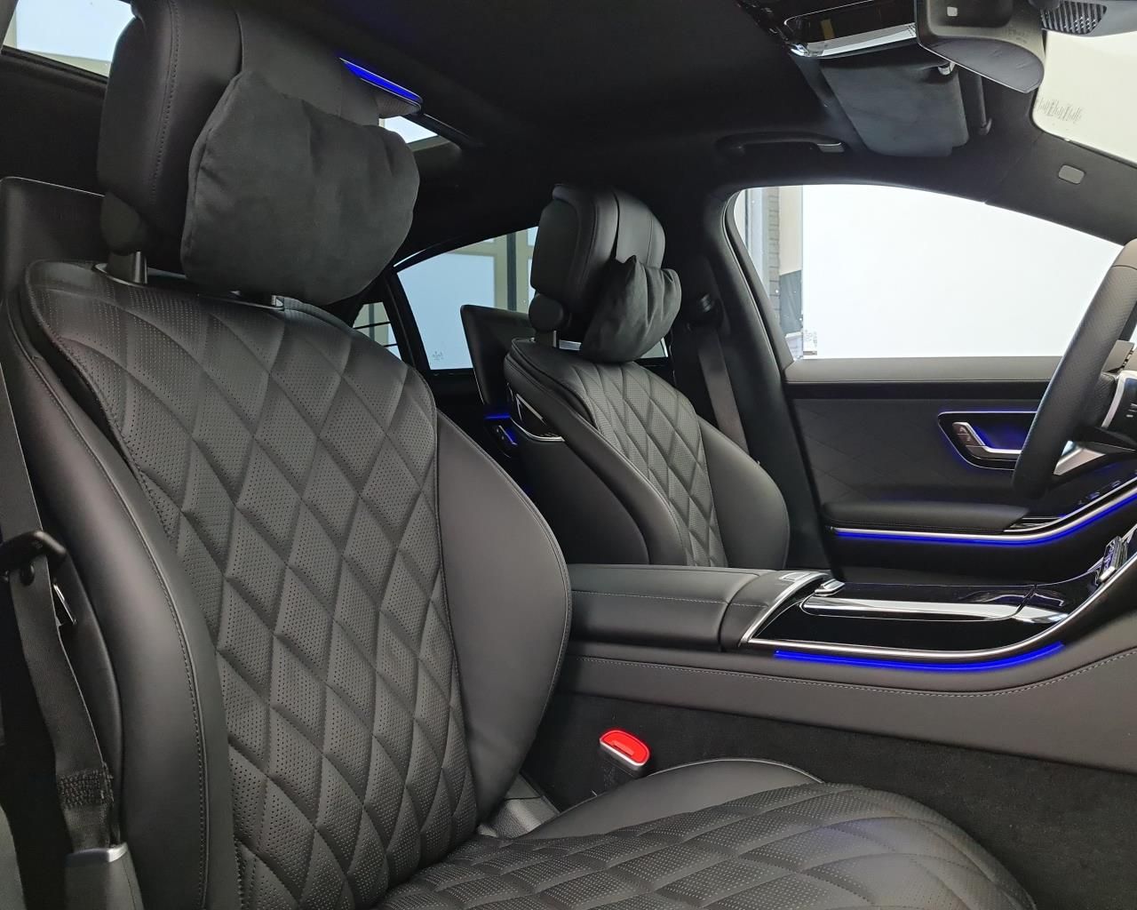 MERCEDES S 450d 4MATIC AMG LONG | FACELIFT | SKLADEM | české předváděcí auto | luxusní prodloužená limuzína | nafta 390 koní | bílá metalíza s černou kůží | maximální výbava | VIP sleva | nákup online | AUTOiBUY.com